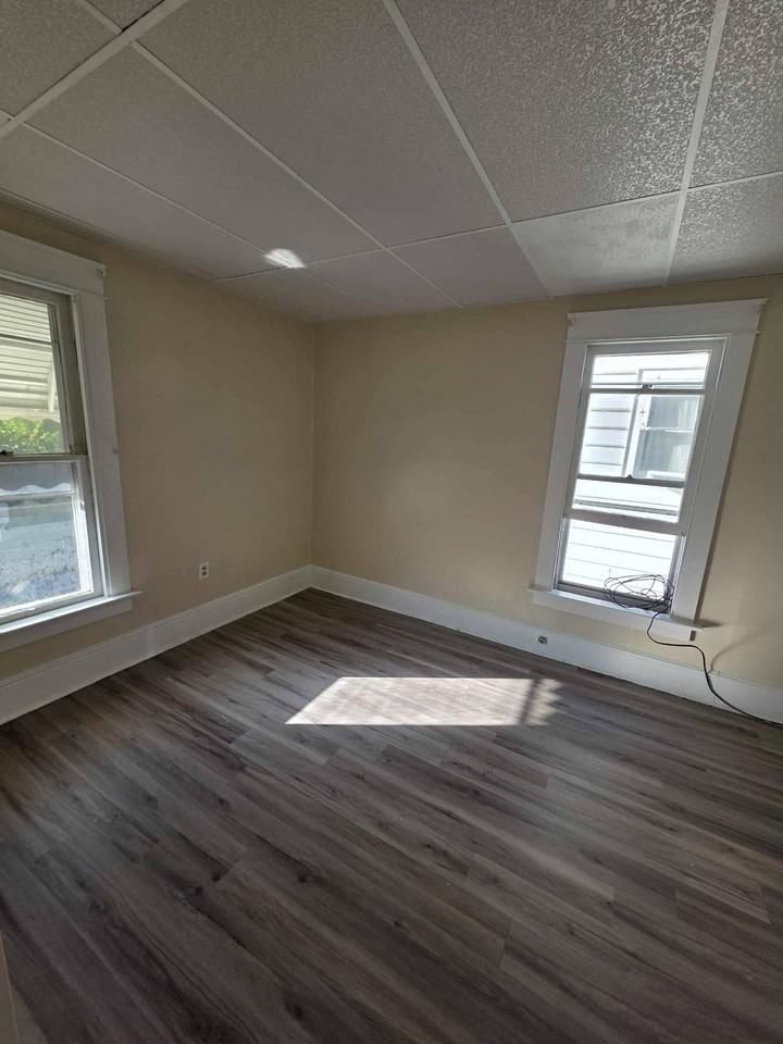 711-713 W 21st St 2nd Fl #713 - Photo 6 of 11