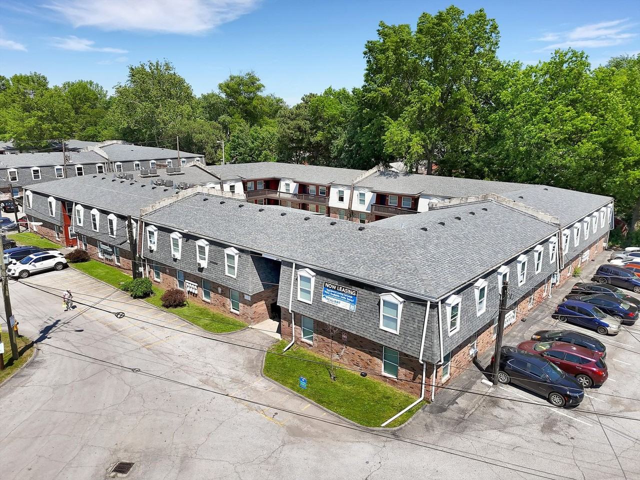 421 Poplar Level Ct #409 - Photo 3 of 28