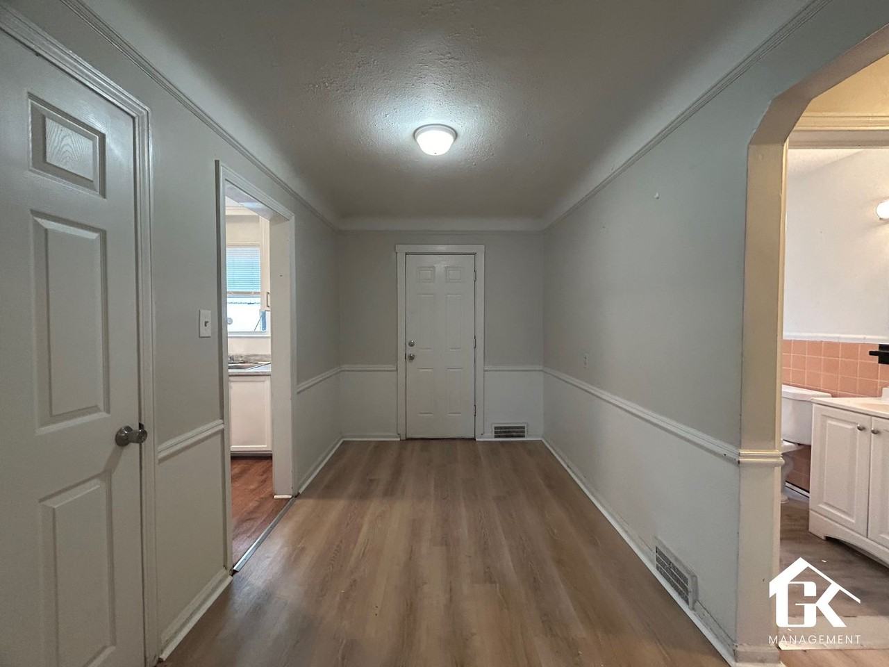 5915 Farmbrook St - Photo 3 of 23