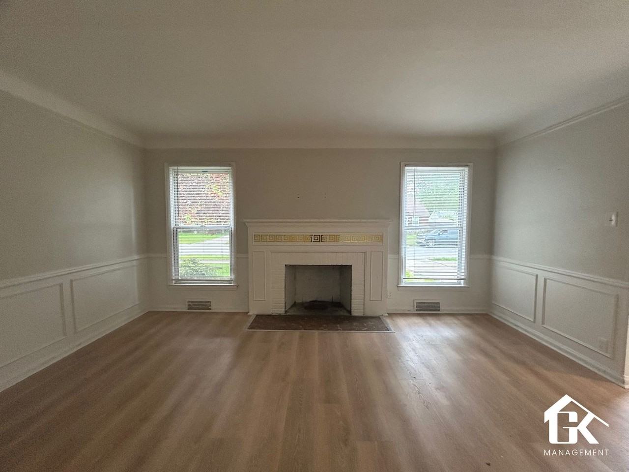 5915 Farmbrook St - Photo 5 of 23