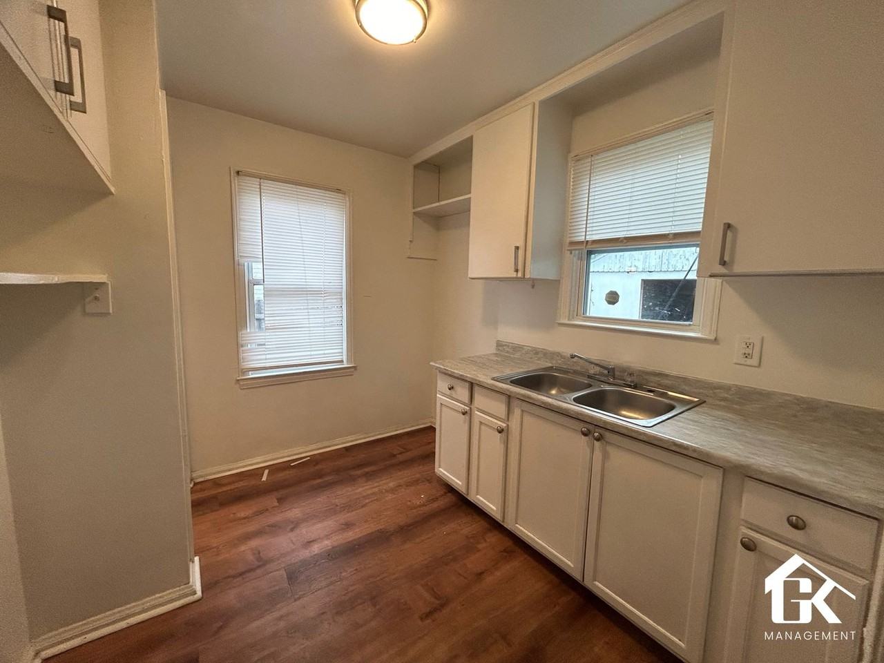 5915 Farmbrook St - Photo 6 of 23