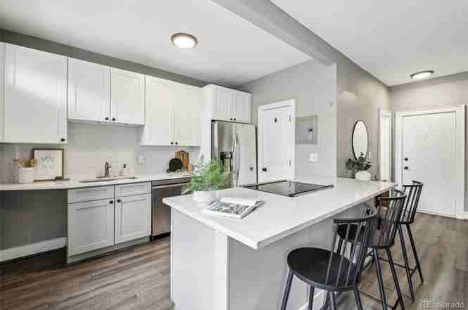 1376 N Pearl St #1 - Photo 4 of 21