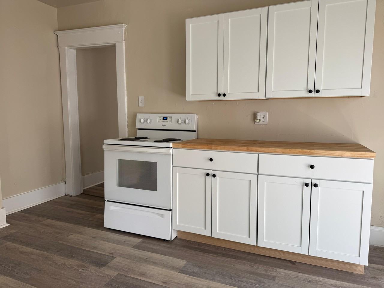 136 S 4th Ave #2 - Photo 5 of 17