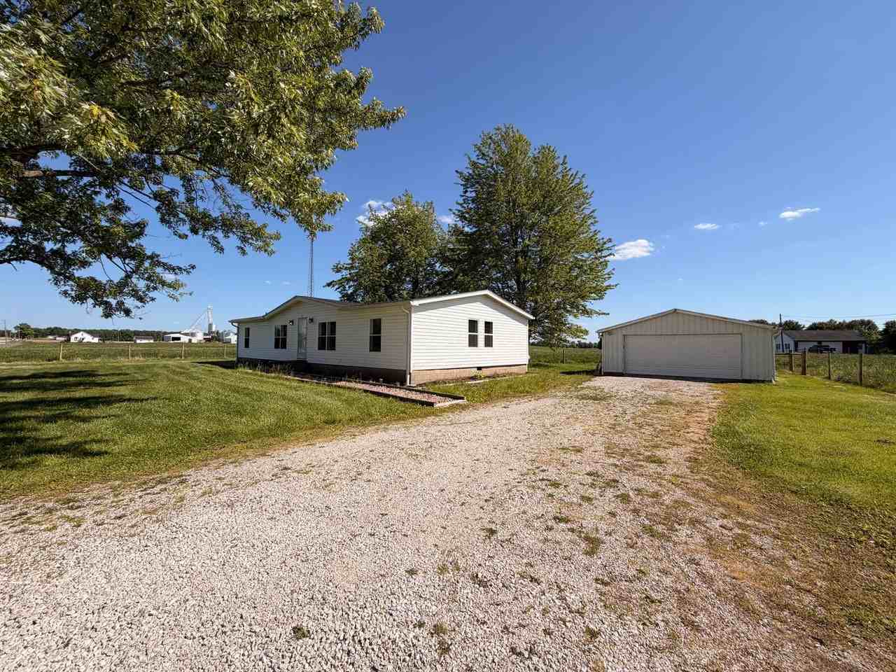 1405 Highway 150 Ne - Photo 3 of 9