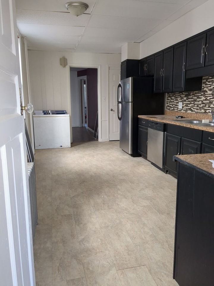 1529 W King St - Photo 4 of 28