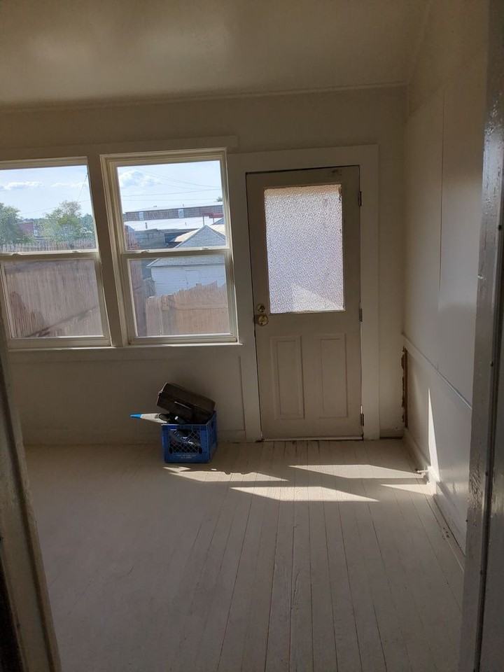 1529 W King St - Photo 5 of 28