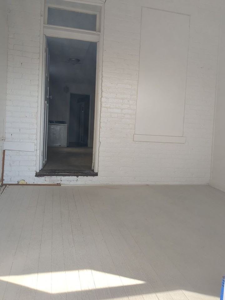 1529 W King St - Photo 6 of 28