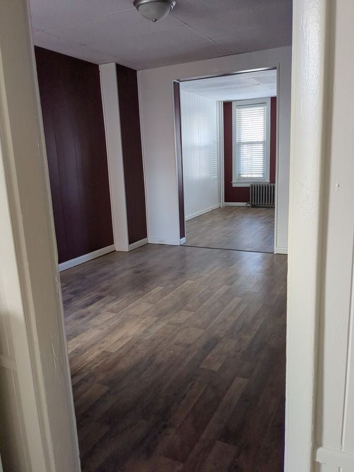 1529 W King St - Photo 7 of 28