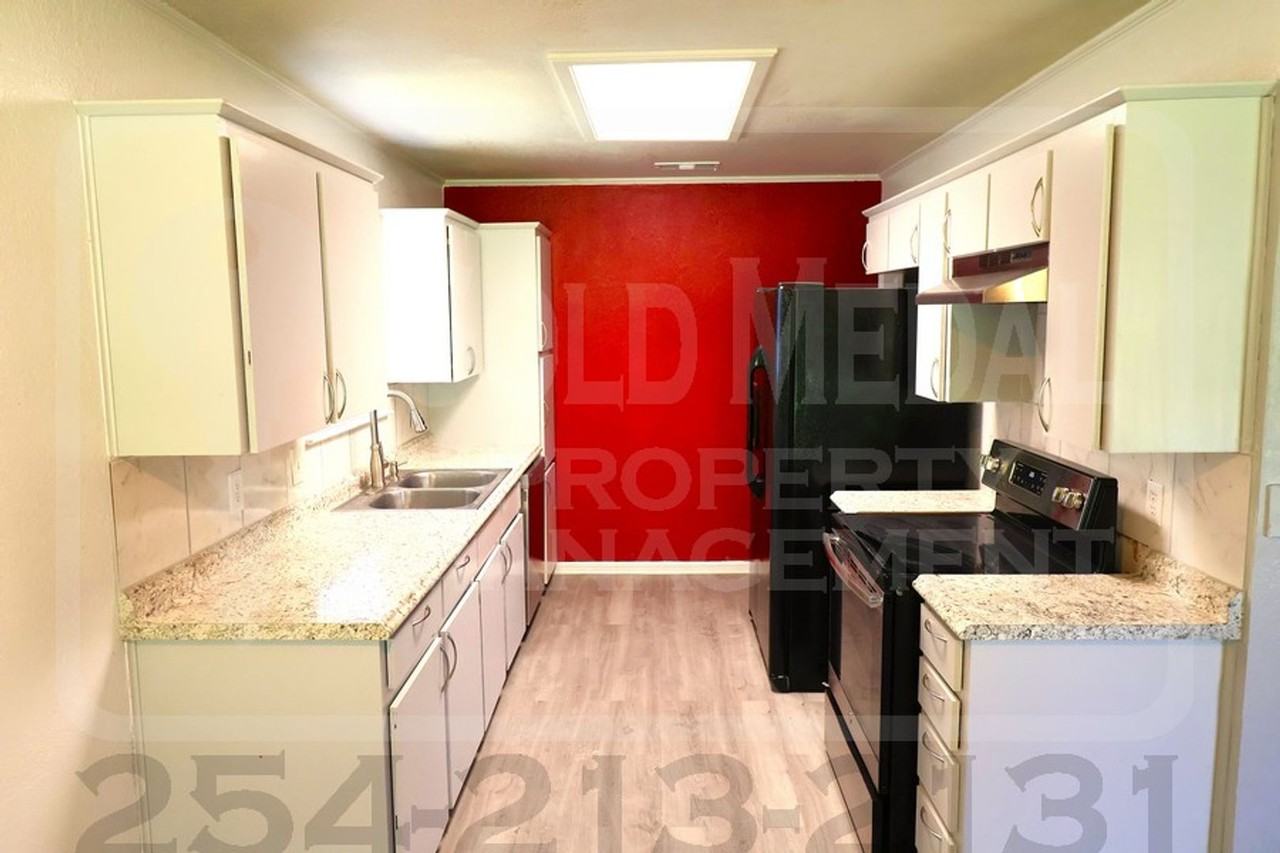 910 Frontier Trl - Photo 5 of 21