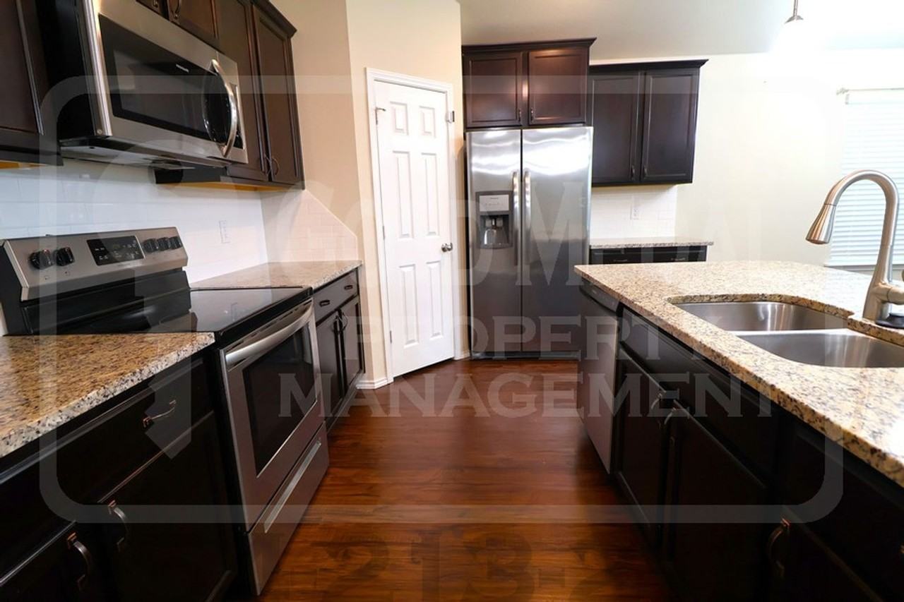 2521 Bargello St - Photo 6 of 29