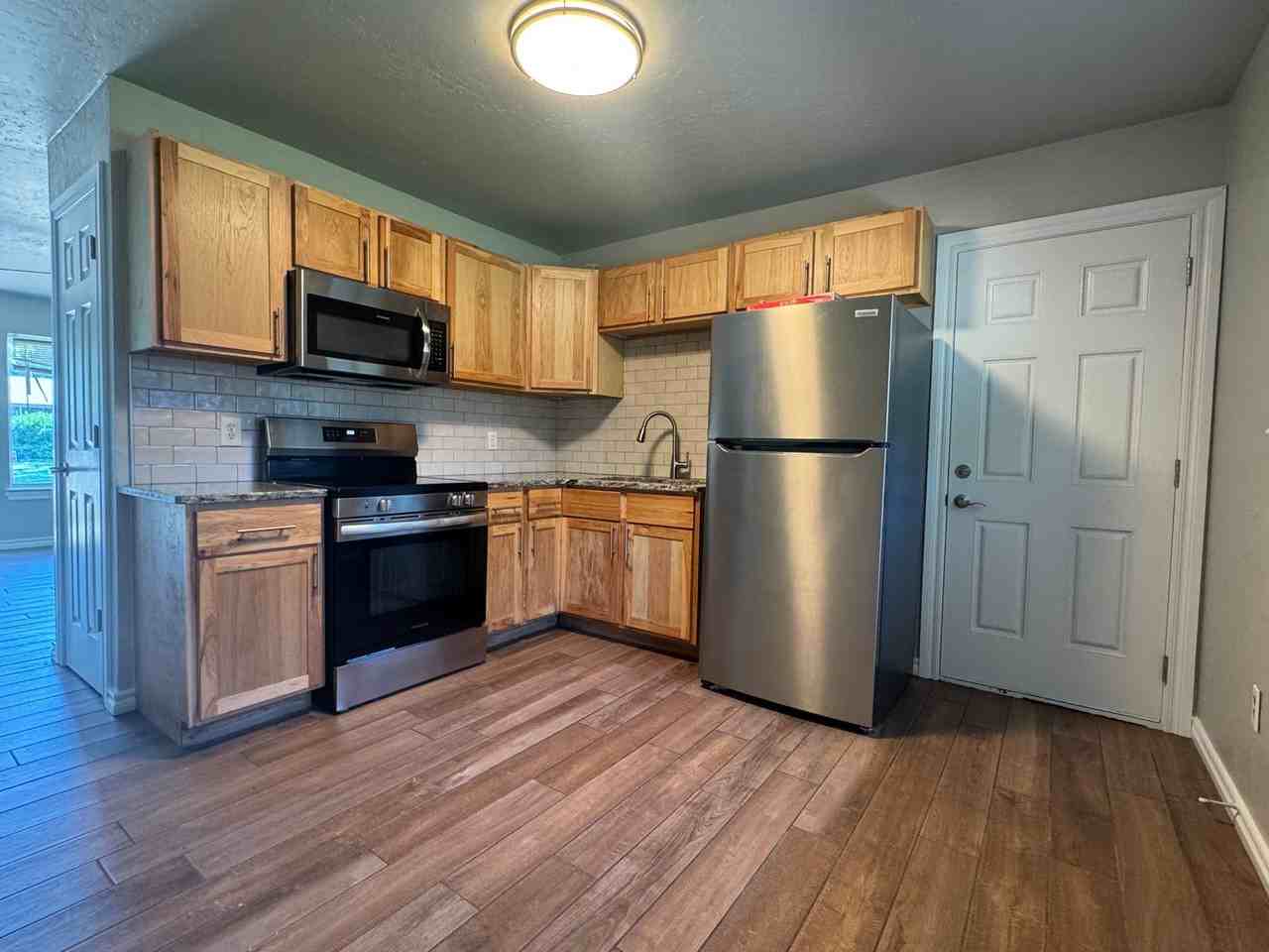 5813 Nw Elm Ave - Photo 5 of 15