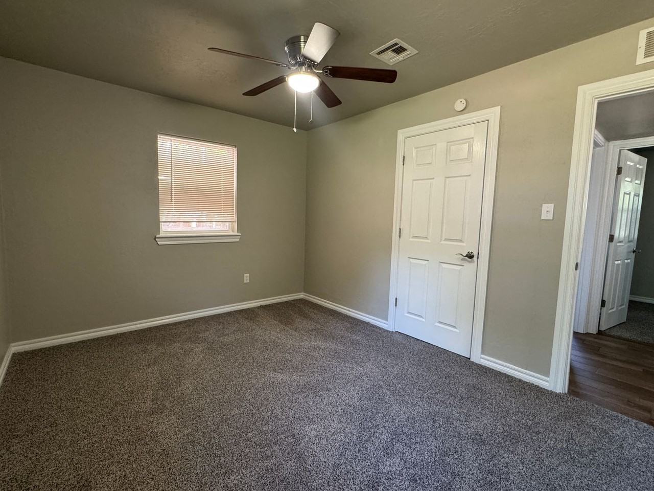 5813 Nw Elm Ave - Photo 7 of 15