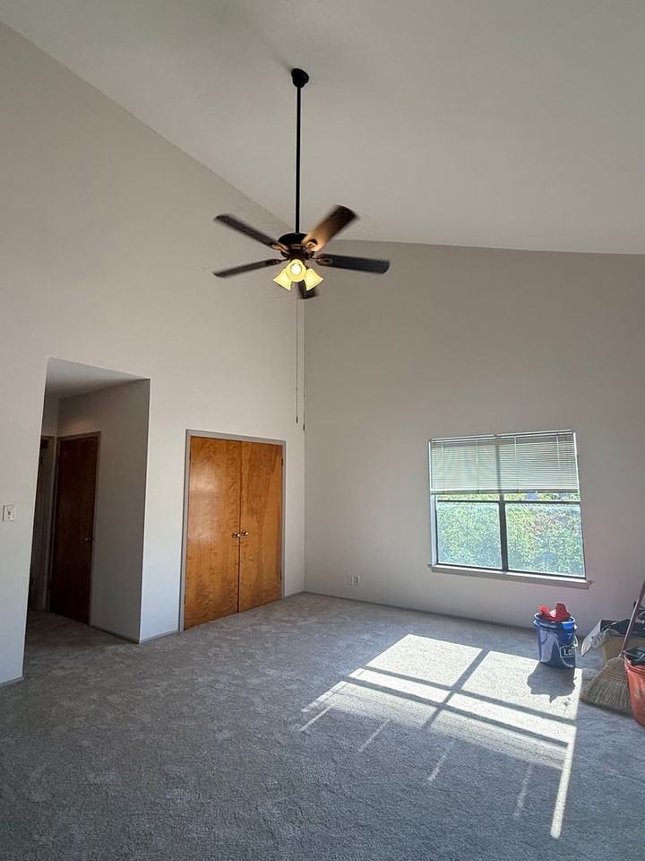 415 Albany St #F - Photo 4 of 15