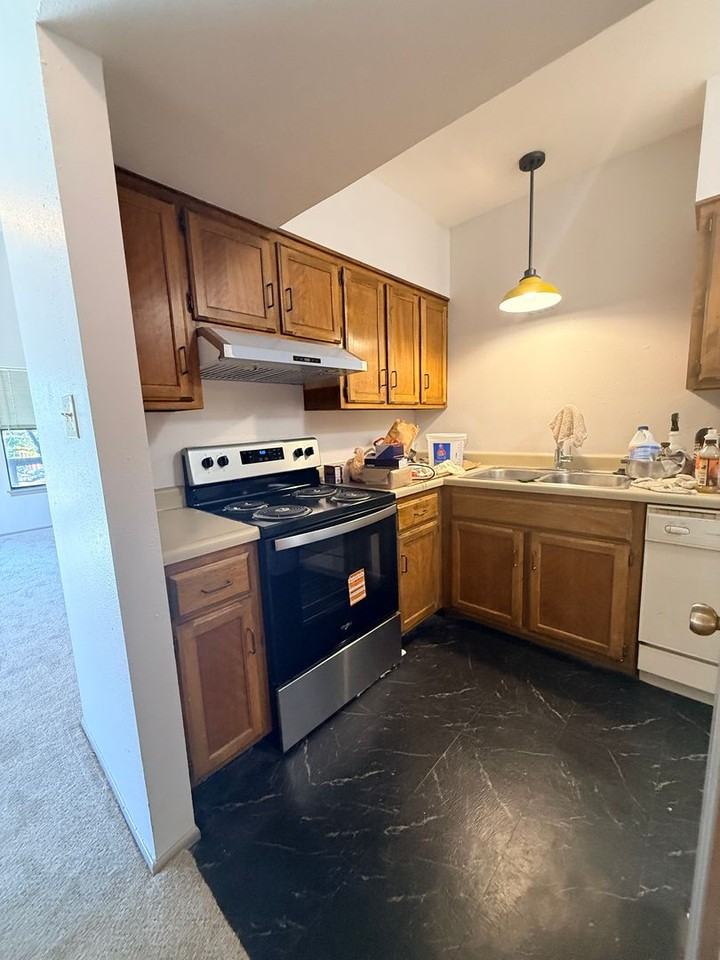 415 Albany St #F - Photo 5 of 15