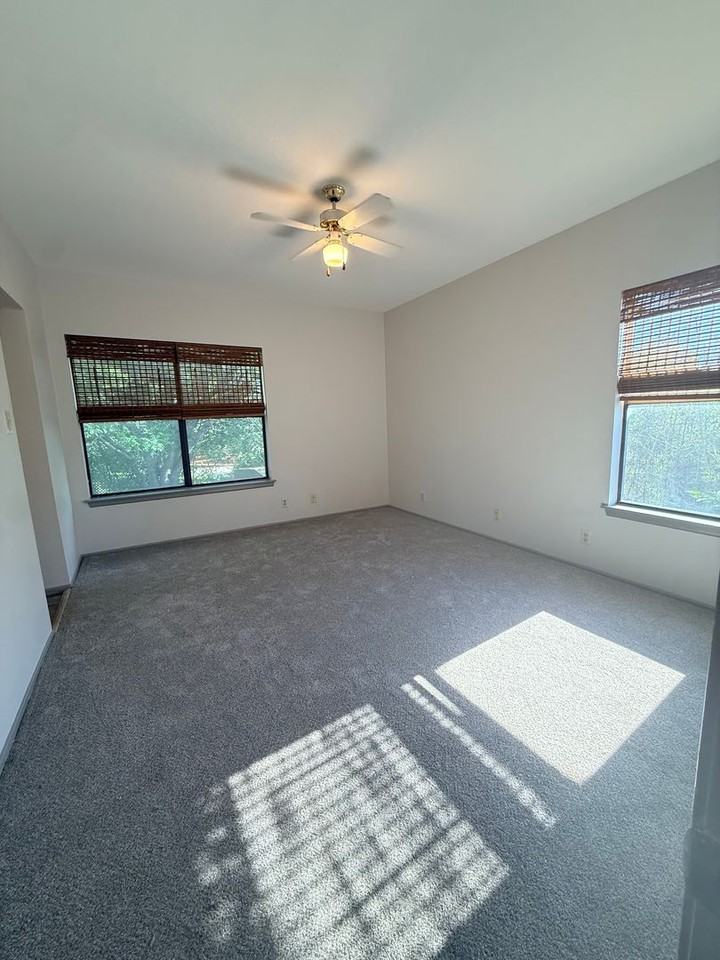 415 Albany St #F - Photo 7 of 15