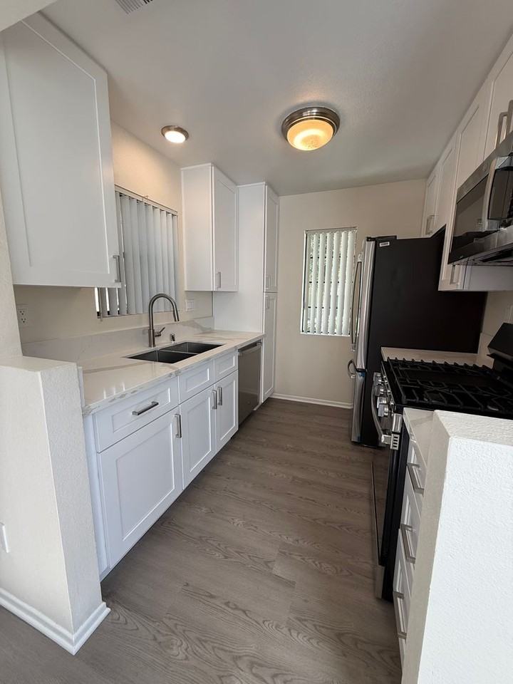 10371 Azuaga St - Photo 2 of 13
