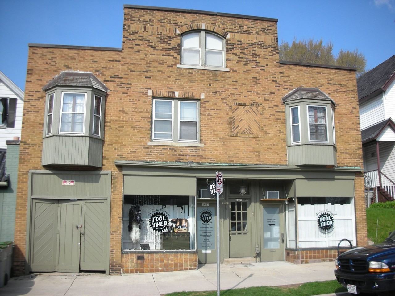 2429 N Murray Ave - Photo 2 of 8