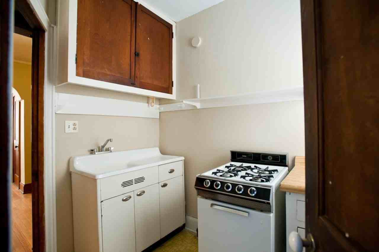 2429 N Murray Ave - Photo 6 of 8