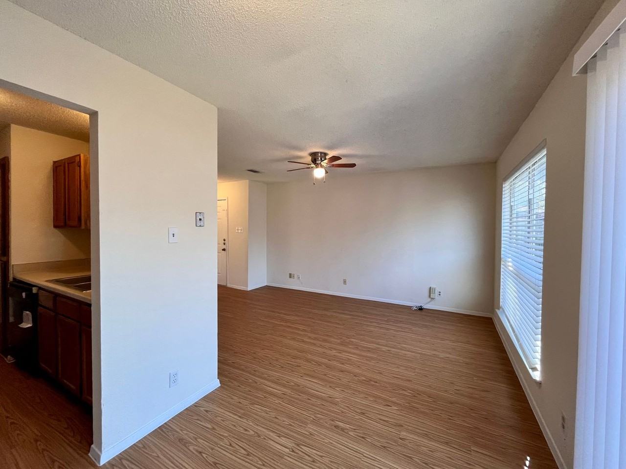 1106 Ridgemont St - Photo 5 of 10