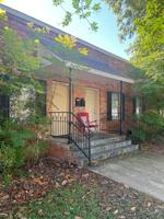 featured image of 1605 W Common St