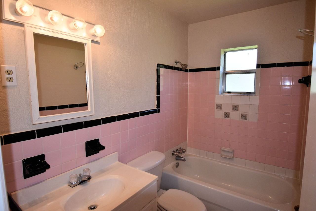 319 Montgomery Ave - Photo 5 of 11