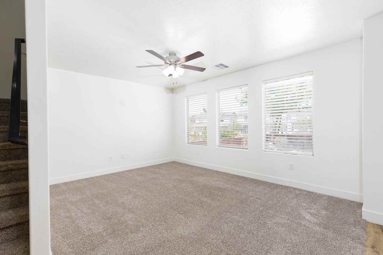 3157 E Halo Ln - Photo 7 of 25
