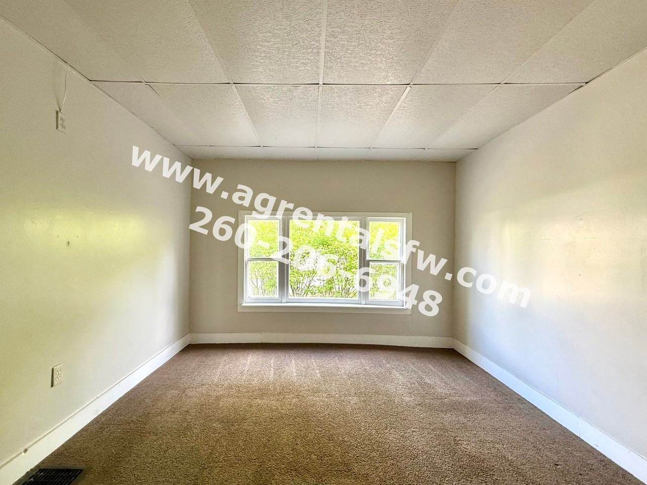 2430 Thompson Ave - Photo 4 of 17