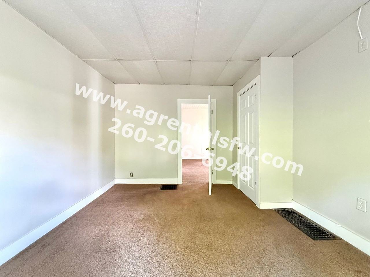 2430 Thompson Ave - Photo 5 of 17