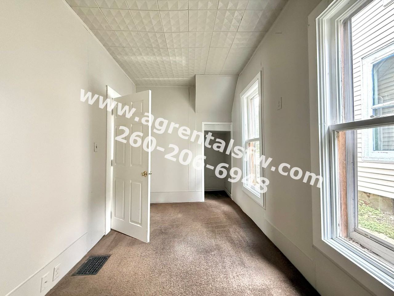 2430 Thompson Ave - Photo 7 of 17