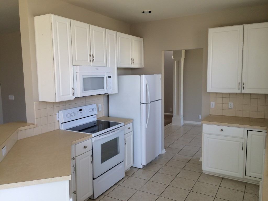 2610 Tulip Ln - Photo 3 of 9