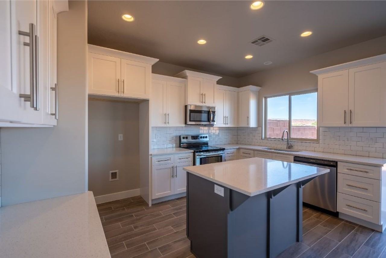688 S Malorie Way - Photo 3 of 20