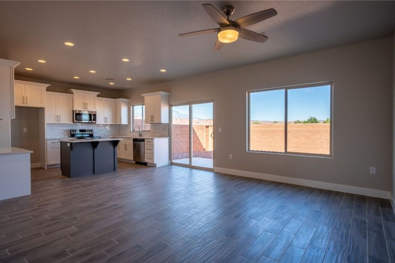 688 S Malorie Way - Photo 4 of 20