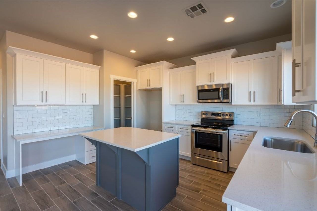 688 S Malorie Way - Photo 6 of 20