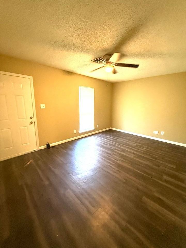 428 Fieldbrook Dr - Photo 3 of 12