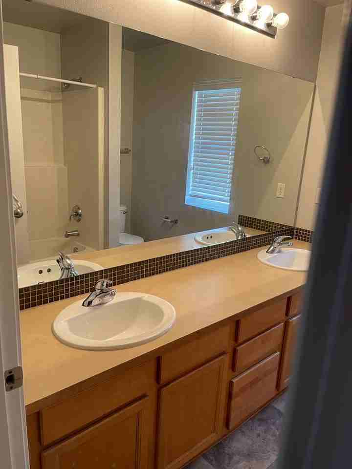 8425 28th St Ne - Photo 5 of 10