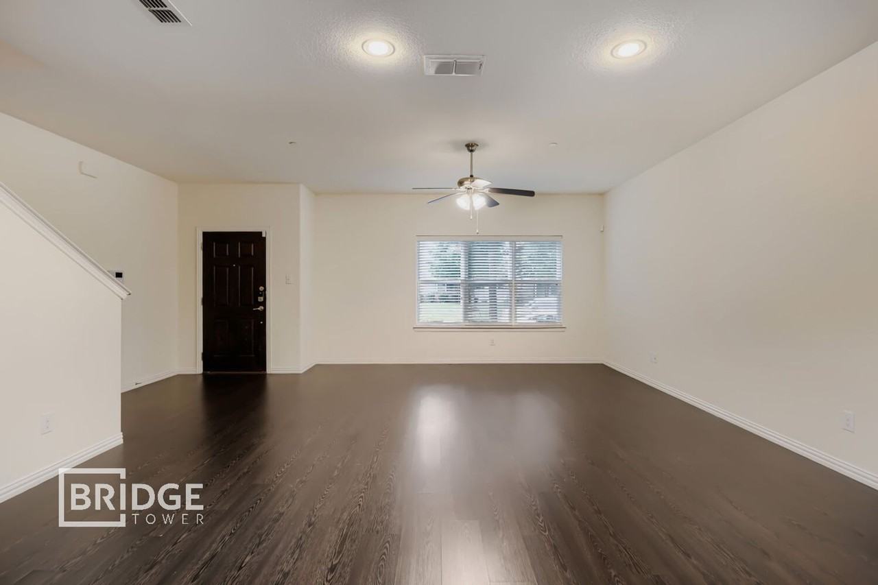 1317 Lake Crest Ln - Photo 5 of 8