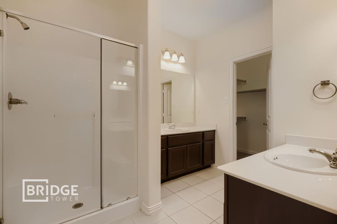 1317 Lake Crest Ln - Photo 6 of 8