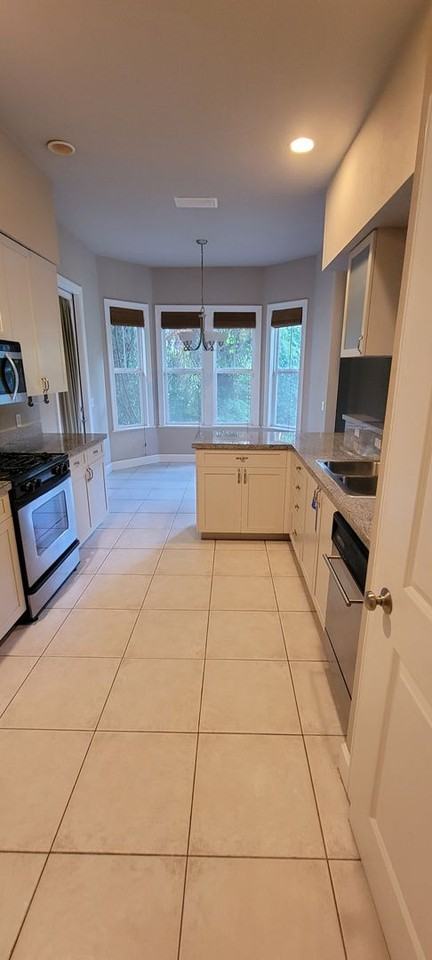 4011 Sw 21st Ter - Photo 4 of 50
