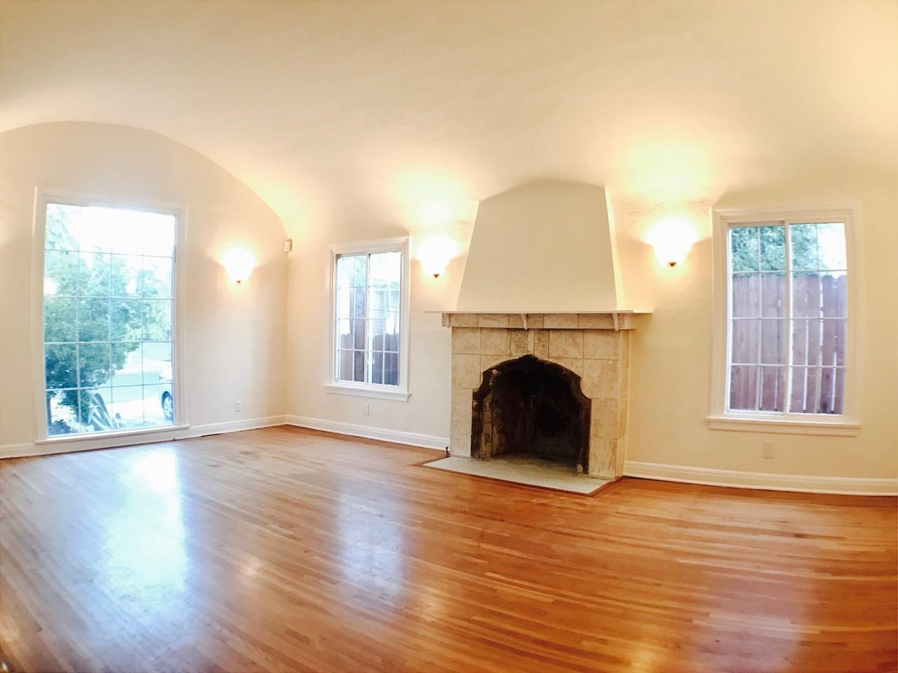 363 N Alfred St - Photo 2 of 18