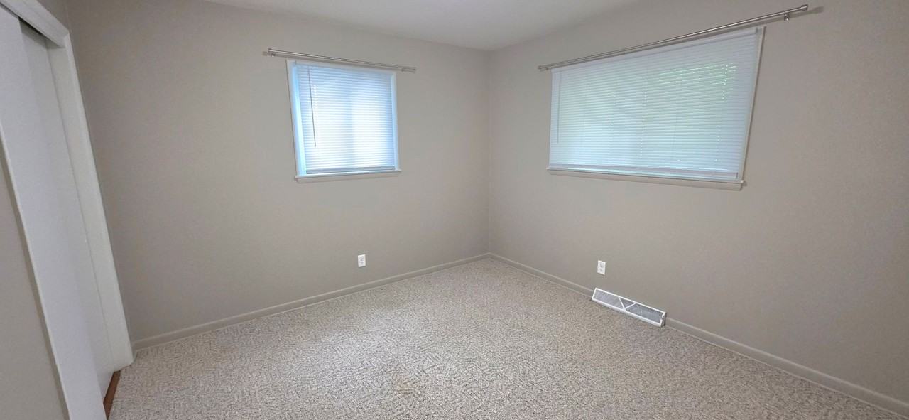 1951 S Plaza Ave - Photo 4 of 10