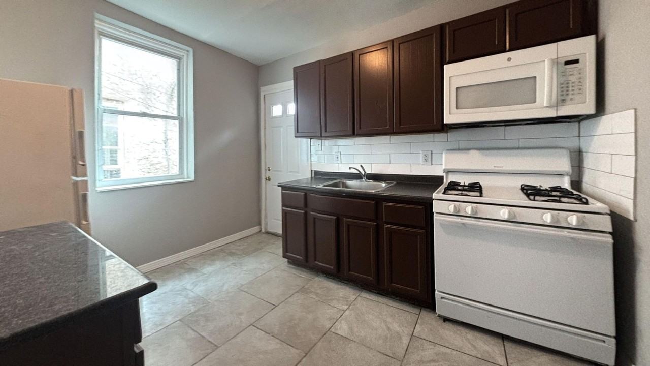 22 N Conestoga St - Photo 4 of 18