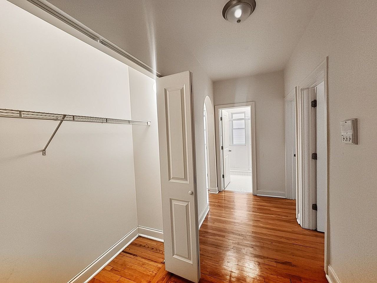 3403 W Balmoral Ave - Photo 2 of 18