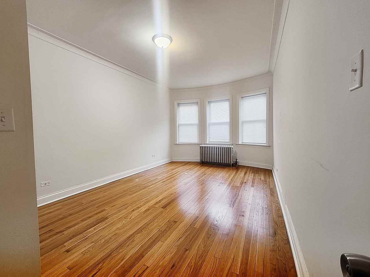 3403 W Balmoral Ave - Photo 6 of 18
