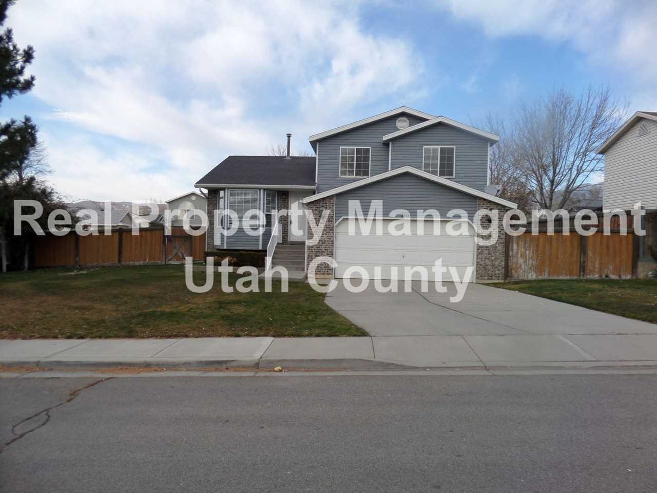 710 W 2350 N - Photo 3 of 40