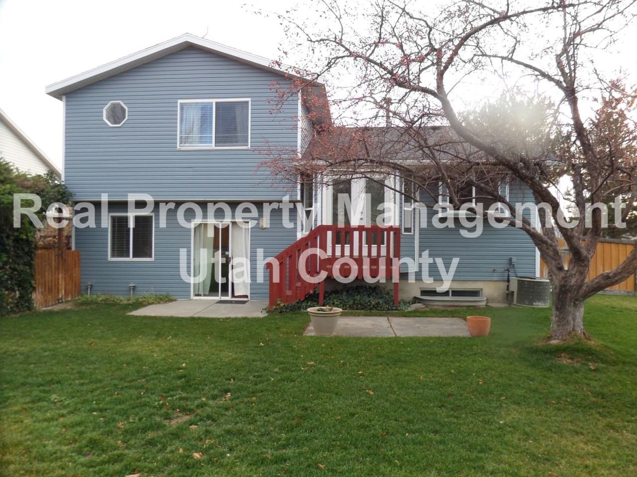 710 W 2350 N - Photo 4 of 40