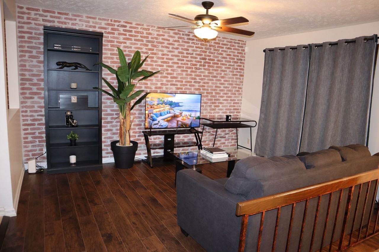 8021 Marisu Ln - Photo 2 of 14