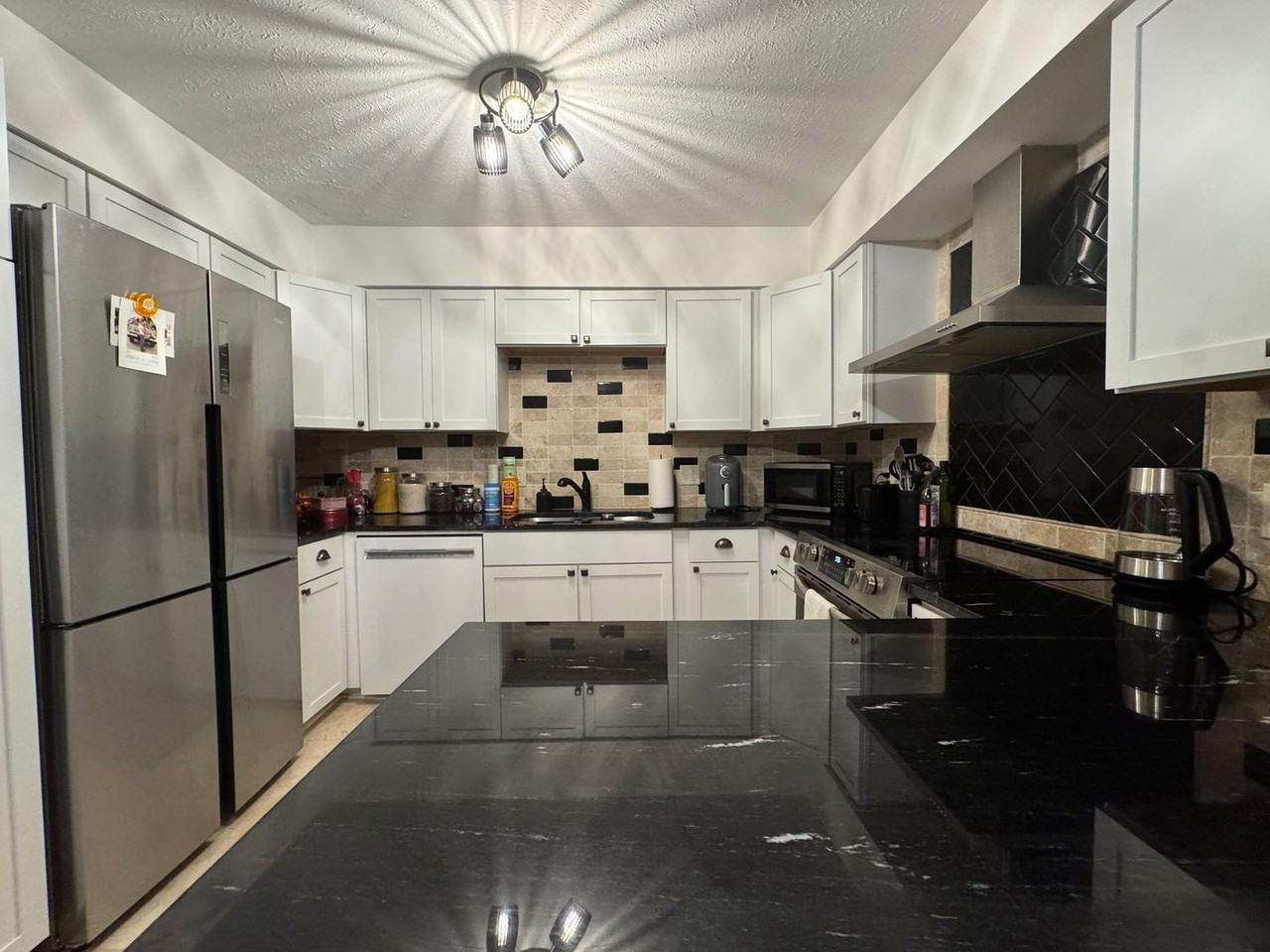 8021 Marisu Ln - Photo 3 of 14