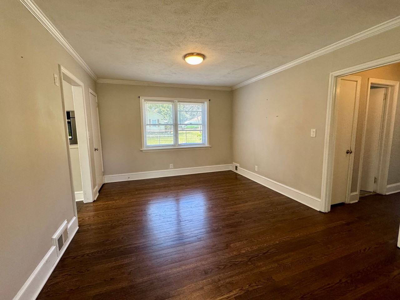 106 Crest St - Photo 6 of 13