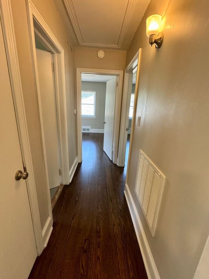 106 Crest St - Photo 7 of 13