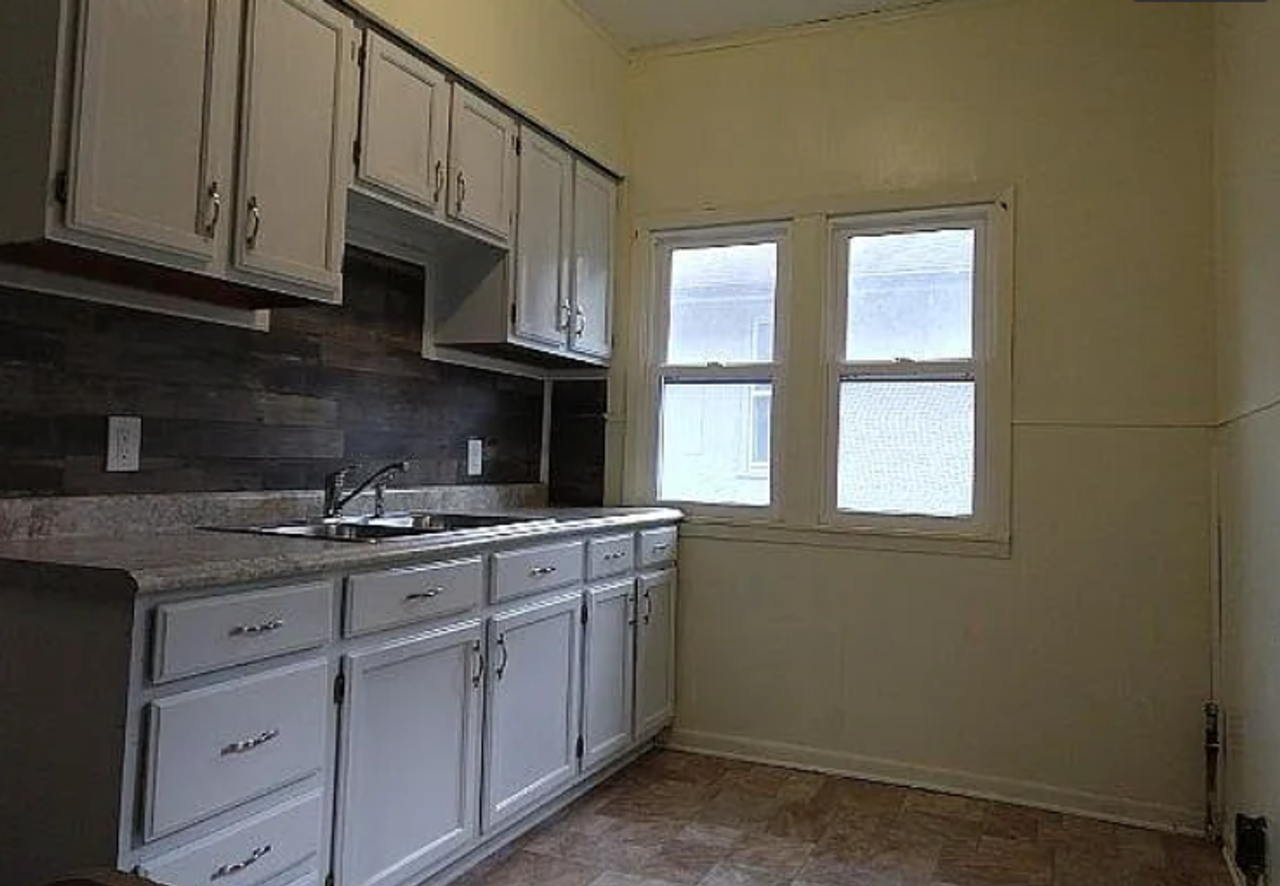 1718 22nd St - Photo 2 of 4